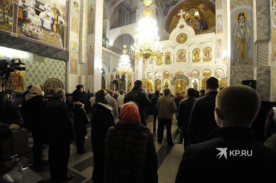 Служба в Храме-на-Крови, который был построен рядом с местом гибели последней царской семьи Фото: Алексей БУЛАТОВ