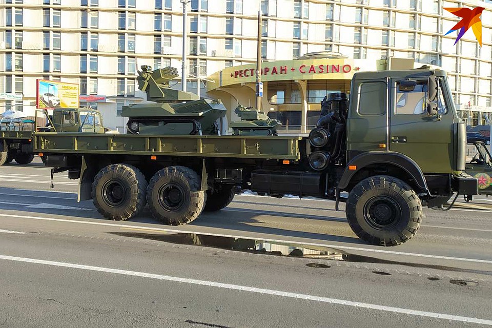Гусеничный робот «Вистл». Фото: Геннадий МОЖЕЙКО