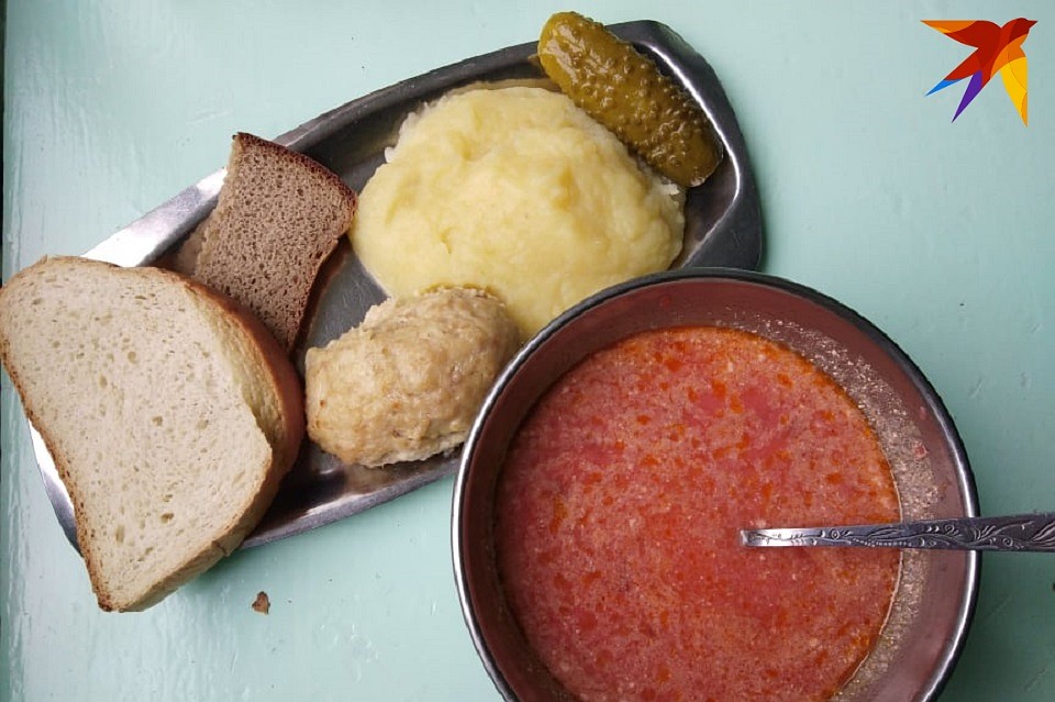 Анна говорит, что в больнице кормят вкусно. Порции большие. Фото предоставлено героем материала.