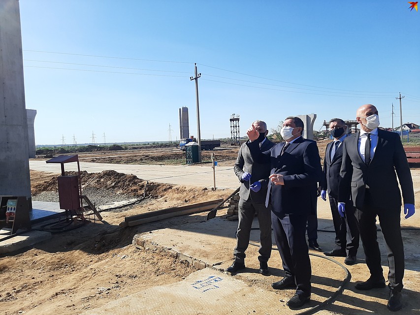 Главу региона Андрея Бочарова впечатлили масштабы строительства. Фото: Екатерина СИМОХИНА