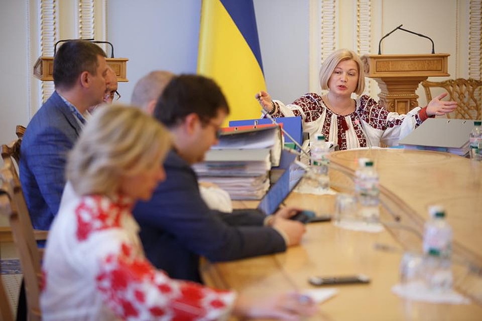 Ирина Геращенко год назад распрощалась с «Минском» и теперь рулит порошенковской фракцией в Верховной раде. Фото: facebook.com/iryna.gerashchenko