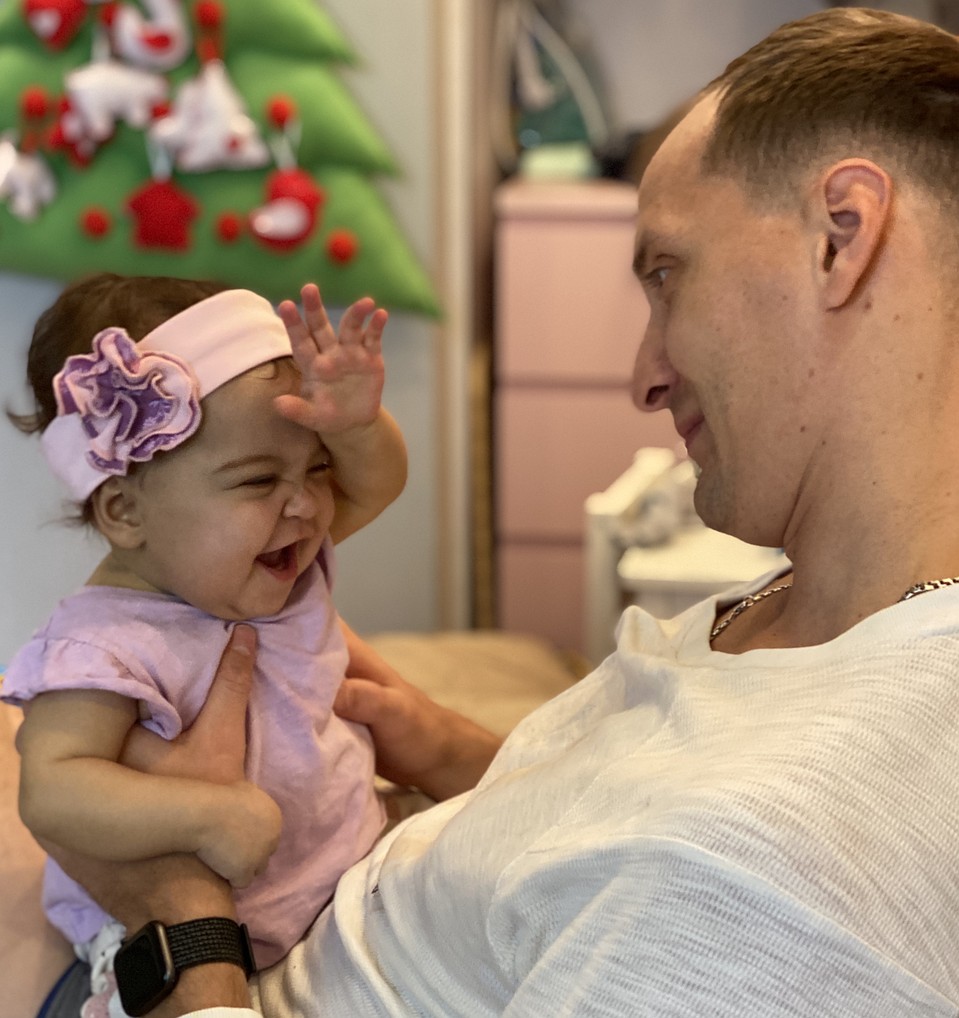 Саша с папой Фото: из личного архива