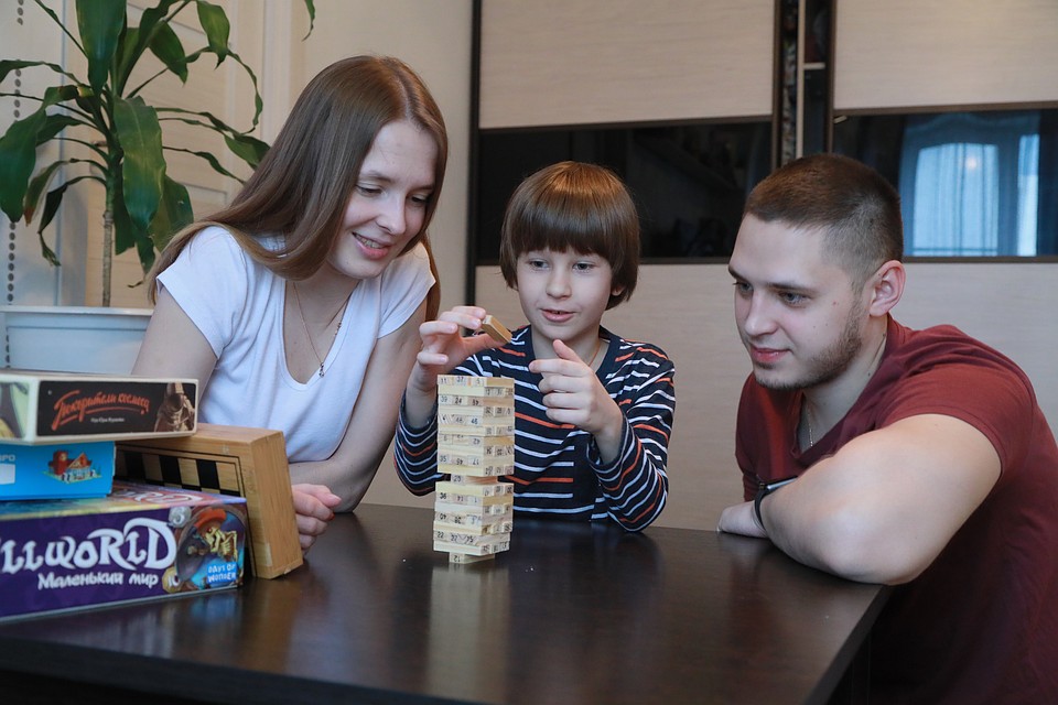 Заявление на выплату может подать любой из родителей, указанных в свидетельстве о рождении ребенка. Если заявление подадут оба родителя, выплату получит тот, кто подал его первым. Фото: Мария ЛЕНЦ