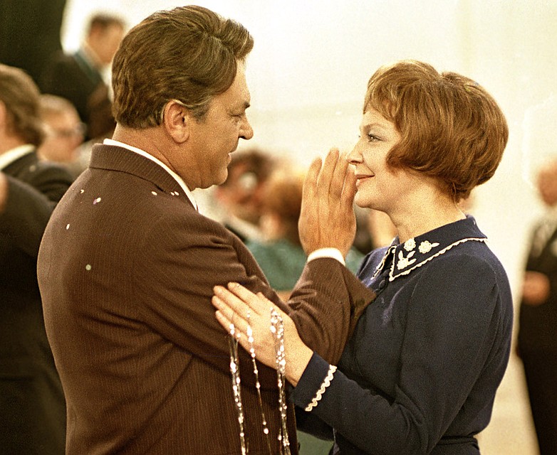Ирина Скобцева и Сергей Бондарчук на новогоднем "Голубом огоньке", 1973 год. Фото: GLOBAL LOOK PRESS
