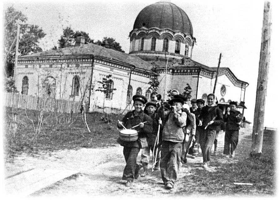 Пионеры в селе Красногорском, 1961 год Фото: предоставлено ГКУ «ЦДНИ УР»