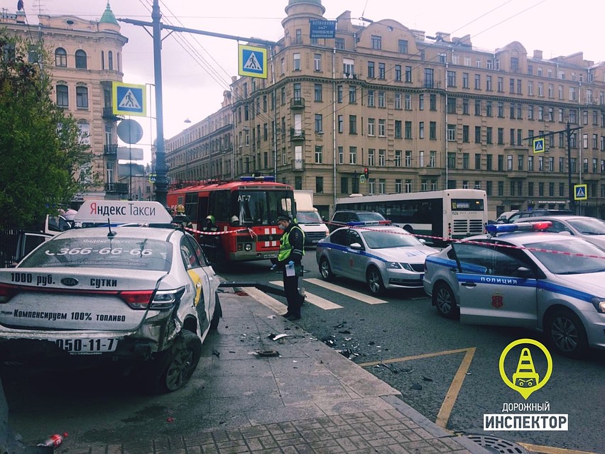 Водитель такси устроил смертельную аварию Фото: https://vk.com/dorinspb