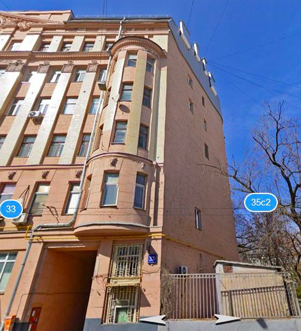 Дом на Старой Басманной с кривым углом несет на себе отпечаток любви Петра Первого к другой улице. Фото: Яндекс. Карты