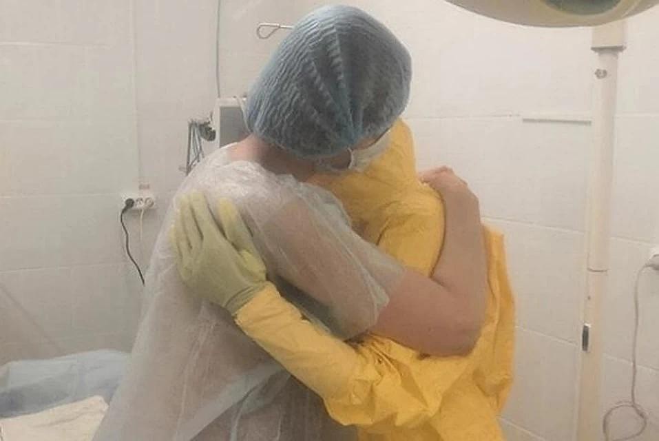 В Саратове зараженная коронавирусом женщина родила ребенка