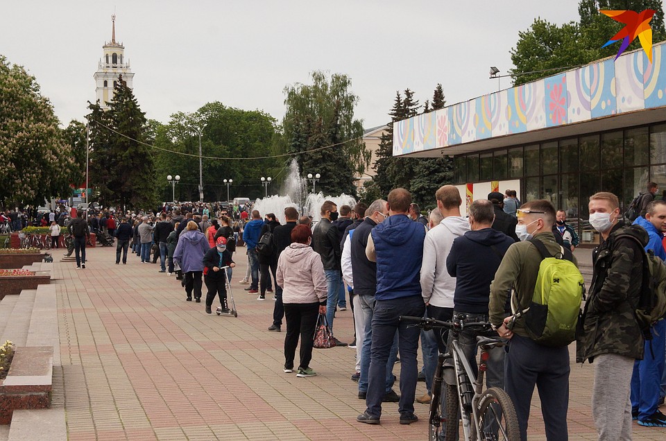 В очереди приходилось стоять по 2,5 часа Фото: Павел МИЦКЕВИЧ