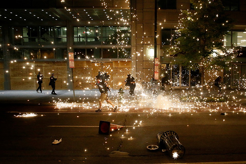 Погибло 5 человек, число раненных и арестованных не поддается учету Фото: REUTERS