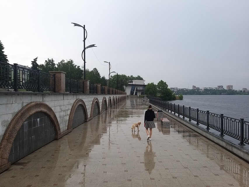 Благоустроенная набережная Тагильского пруда. Фото: Кира Санникова
