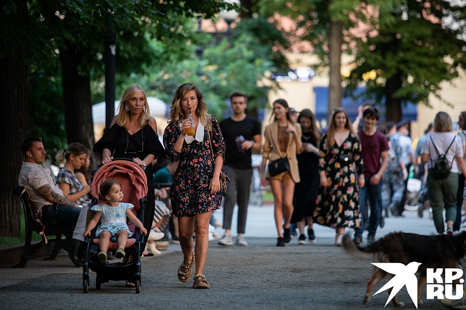 Публика на прудах разная, но в основном, состоятельная. Фото: Андрей АБРАМОВ