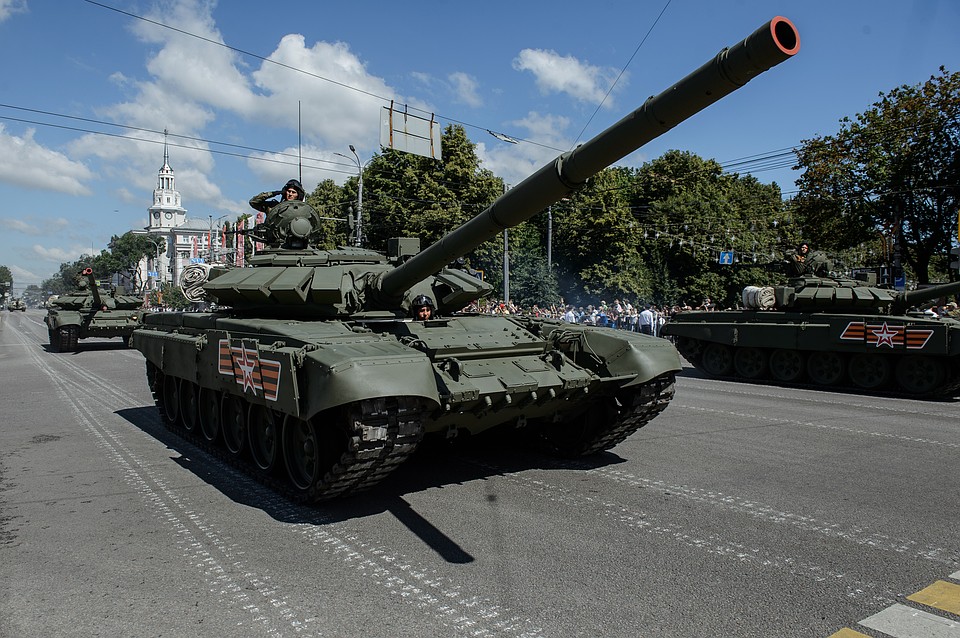 Воронежцы с удовольствием фотографировали мощные машины Фото: Константин Толоконников/Пресс-служба правительства Воронежской области