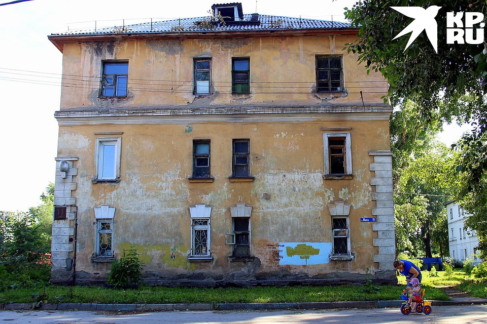 Дома — старые, но среди жителей есть много мам с детьми. Фото: Виктория МИНАЕВА