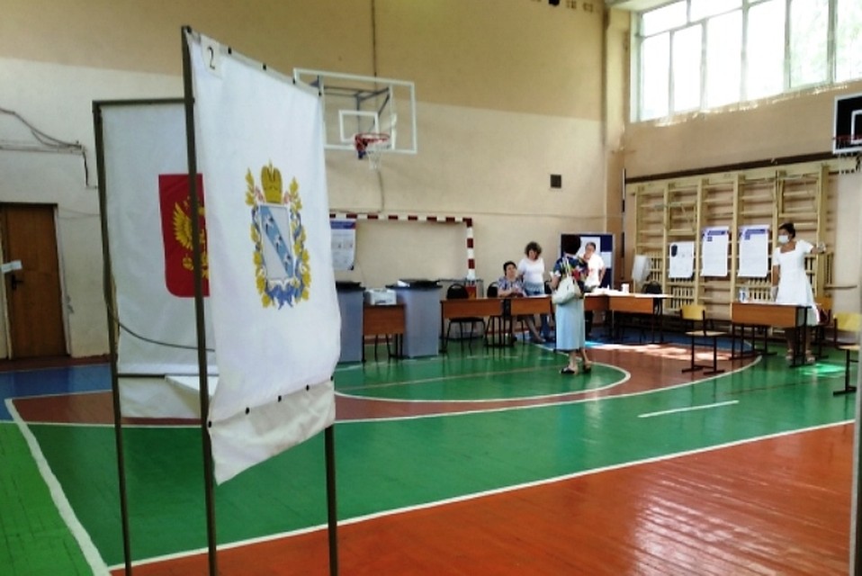 В Курской области жарко, поэтому, видимо, соблюдать на участках масочный режим сложно Фото: Светлана ВОЛКОВА