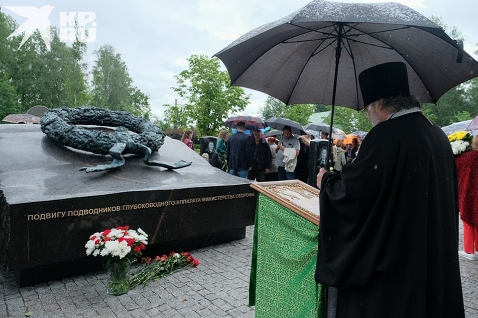 На кладбище провели службу за упокой Фото: Артем КИЛЬКИН