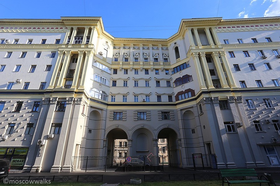 Отсюда на проспекте Мира должна была начаться магистраль, связывающая Казанский до Белорусский вокзалы. Фото: moscowwalks.ru