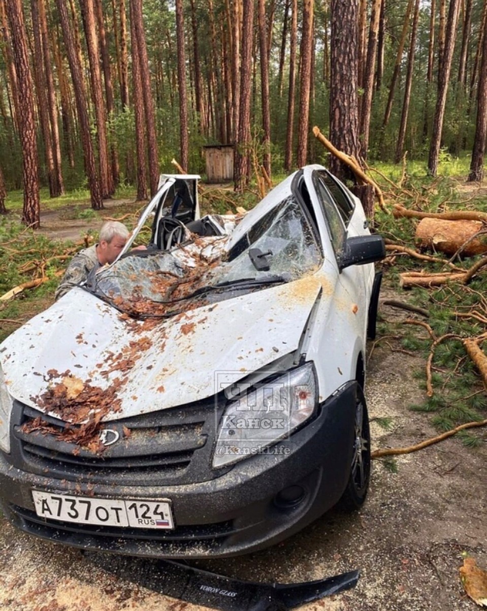 Разбиты около 20 машин. Фото ЧП Канск