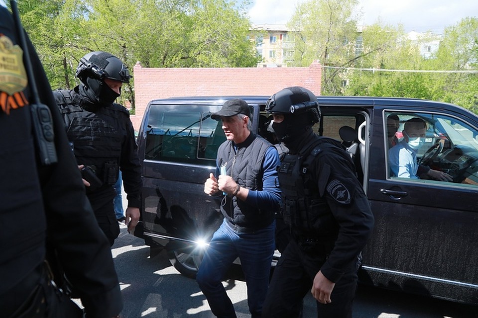 Быкова задержали 7 мая в его доме по подозрению в организации убийства двух человек