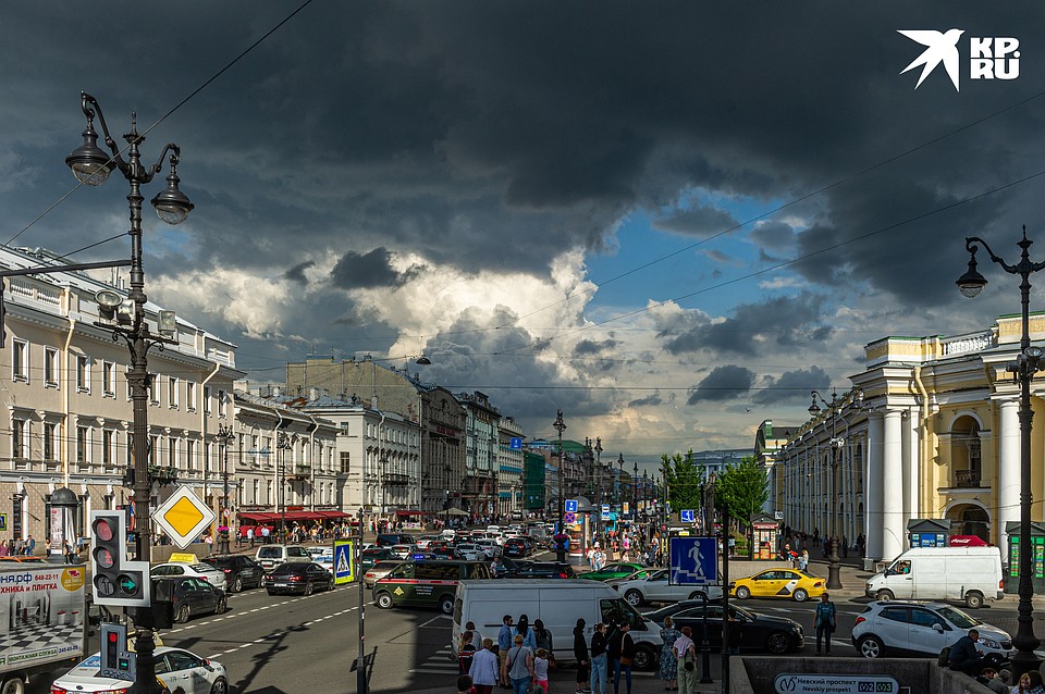 На Невском снова не протолкнуться. Фото: Олег ЗОЛОТО