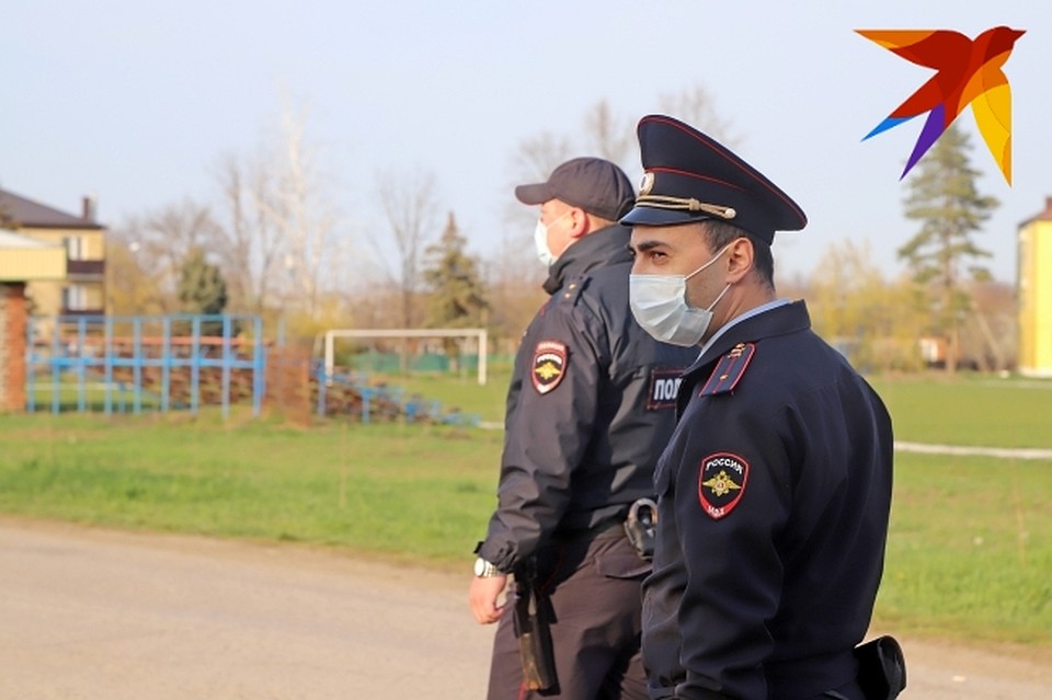 Полиция снова может начать проверки масочного режима Фото: Алена КАРНАУХОВА