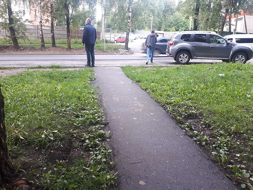На Шабердинском тракте есть несколько точек, где люди переходят дорогу в неположенном месте. Фото: Анастасия Захарова