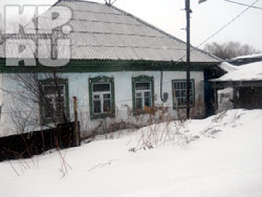Ночью подростки ворвались в дом и увели отсюда девочку босиком по снегу.