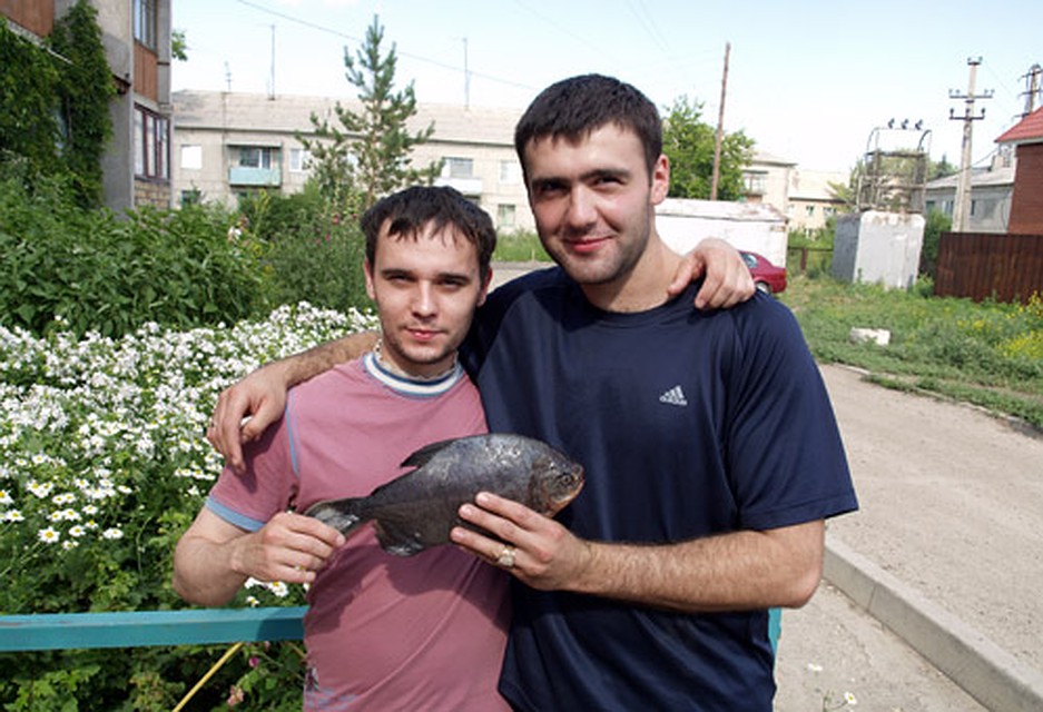 Рыбаки и их улов. Фото: Ульяна ШЕВЧЕНКО