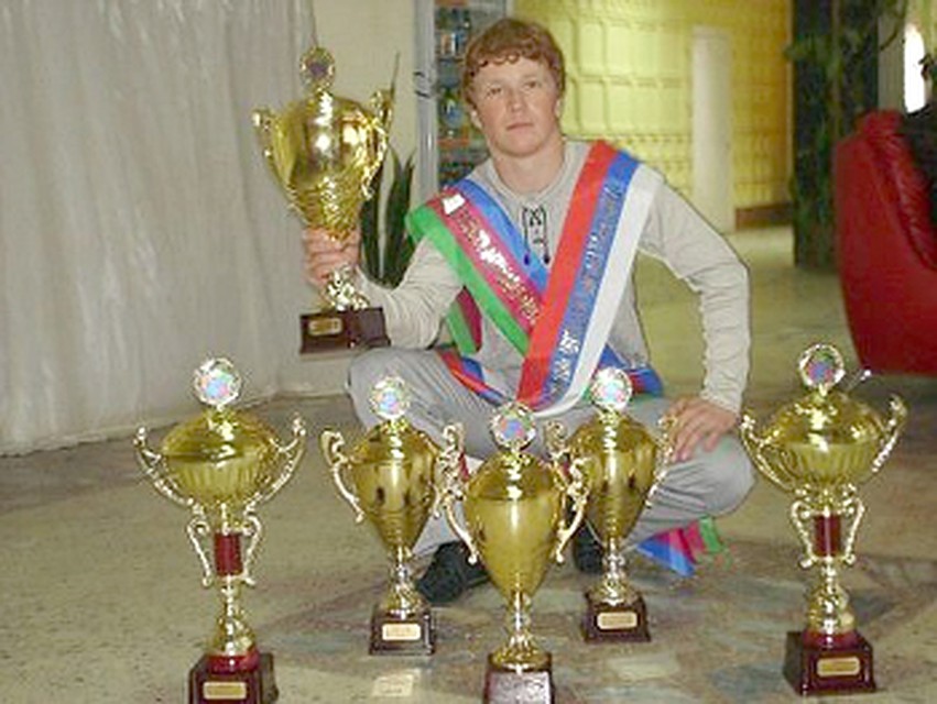 Евгений Смирнов со своими многочисленными наградами