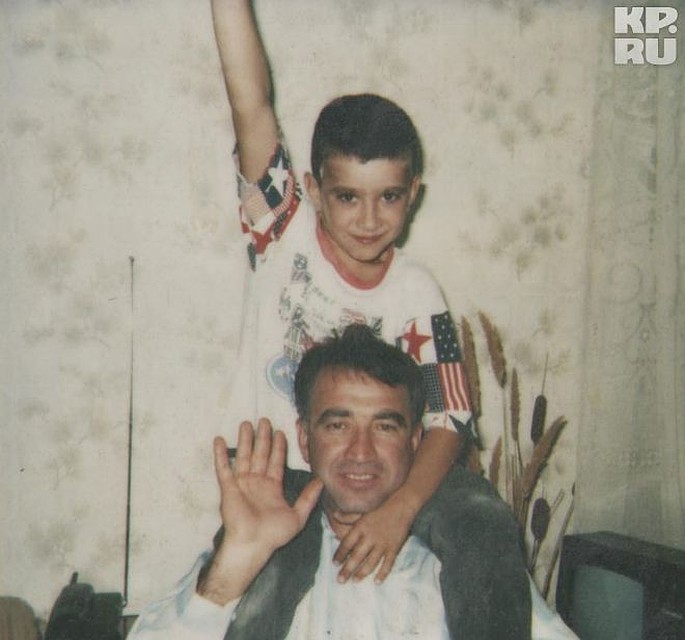 Мансур Исаев с папой.