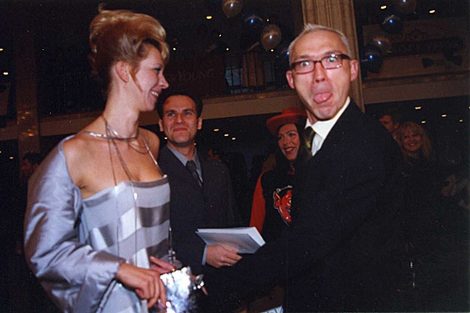 Это фото - с церемонии ТЭФИ-2000. Татьяна Лазарева, Михаил Шац и Павел Кабанов тогда были суперпопулярны