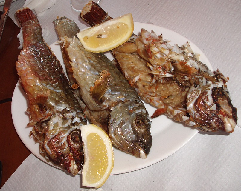 Рыба-попугай, по-здешнему - вьеха. Вкусная, найдете почти в любом ресторане, ловится она у канарских берегов. Фото: Юлия СМИРНОВА