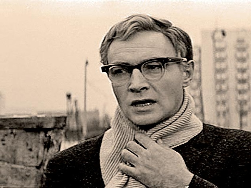 В 1970-х годах всем хотелось равняться на историка Мельникова, которого сыграл Вячеслав Тихонов в фильме «Доживем до понедельника».