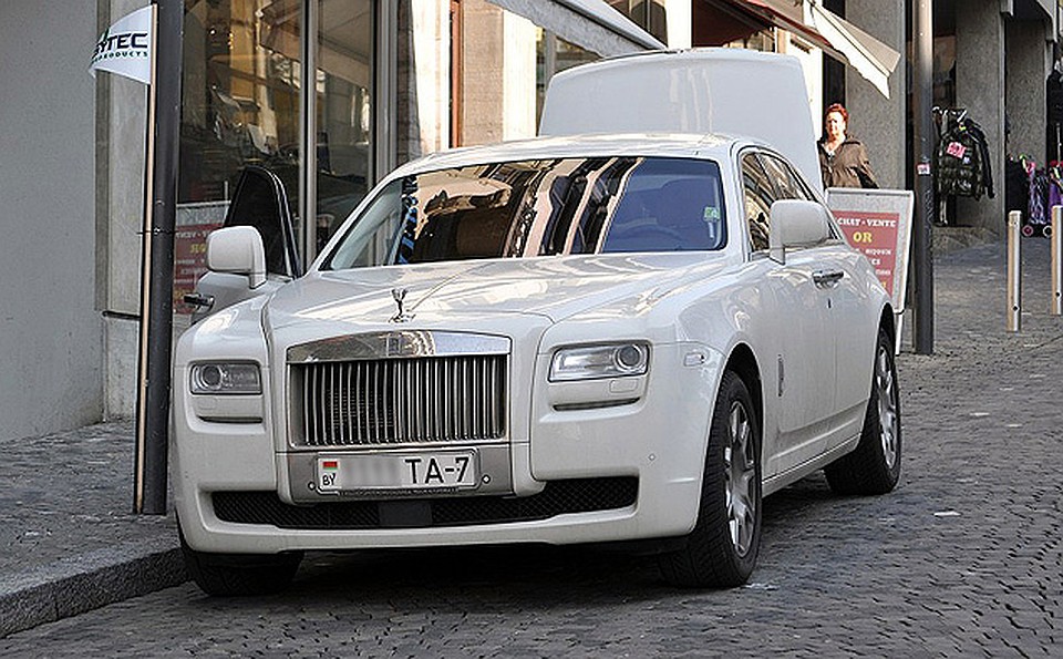Белорусский Rolls-Royce добрался и до торговых улочек швейцарской Лозанны.