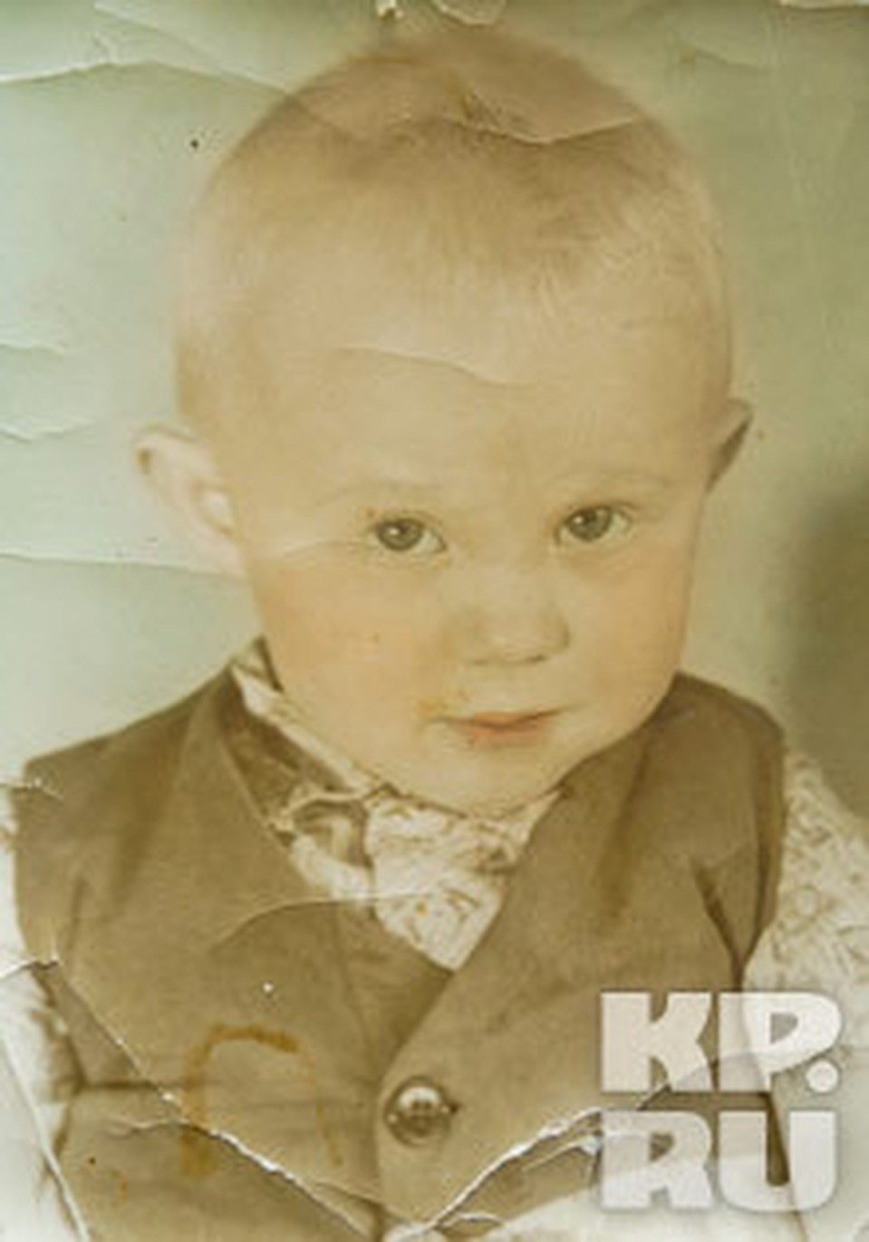 В Сибири на лыжи встают, едва научившись ходить. Сереже Чепикову - четыре года.