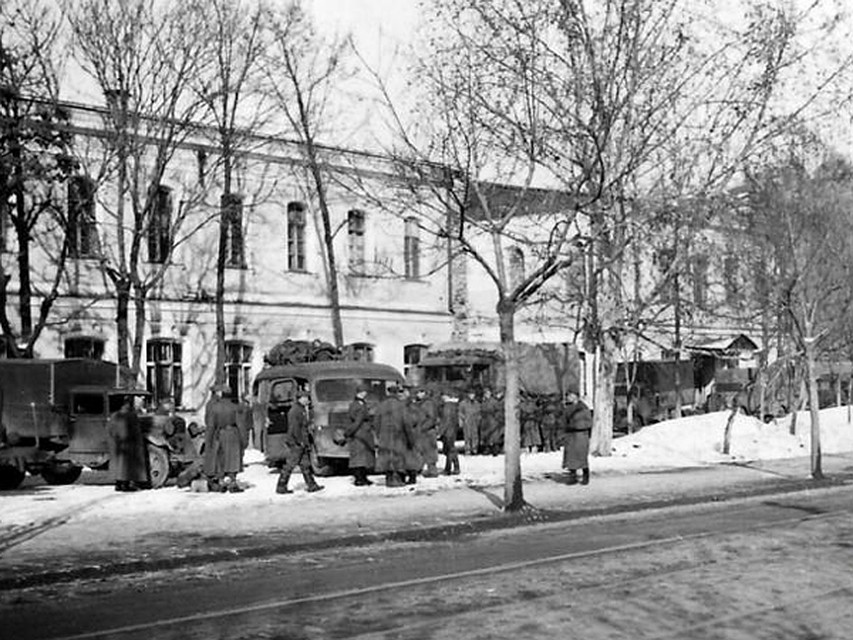Январь 2943 года. Улица Красная. До освобождения города осталось несколько дней.