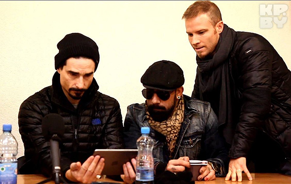 Backstreet Boys смотрят клип Тео. Фото: Виктор ГИЛИЦКИЙ
