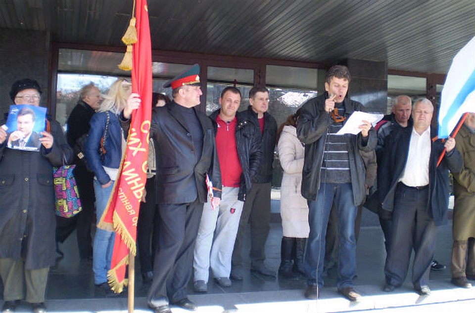 Митингующие потребовали у руководства МВД перестать проводить политику двойных стандартов.