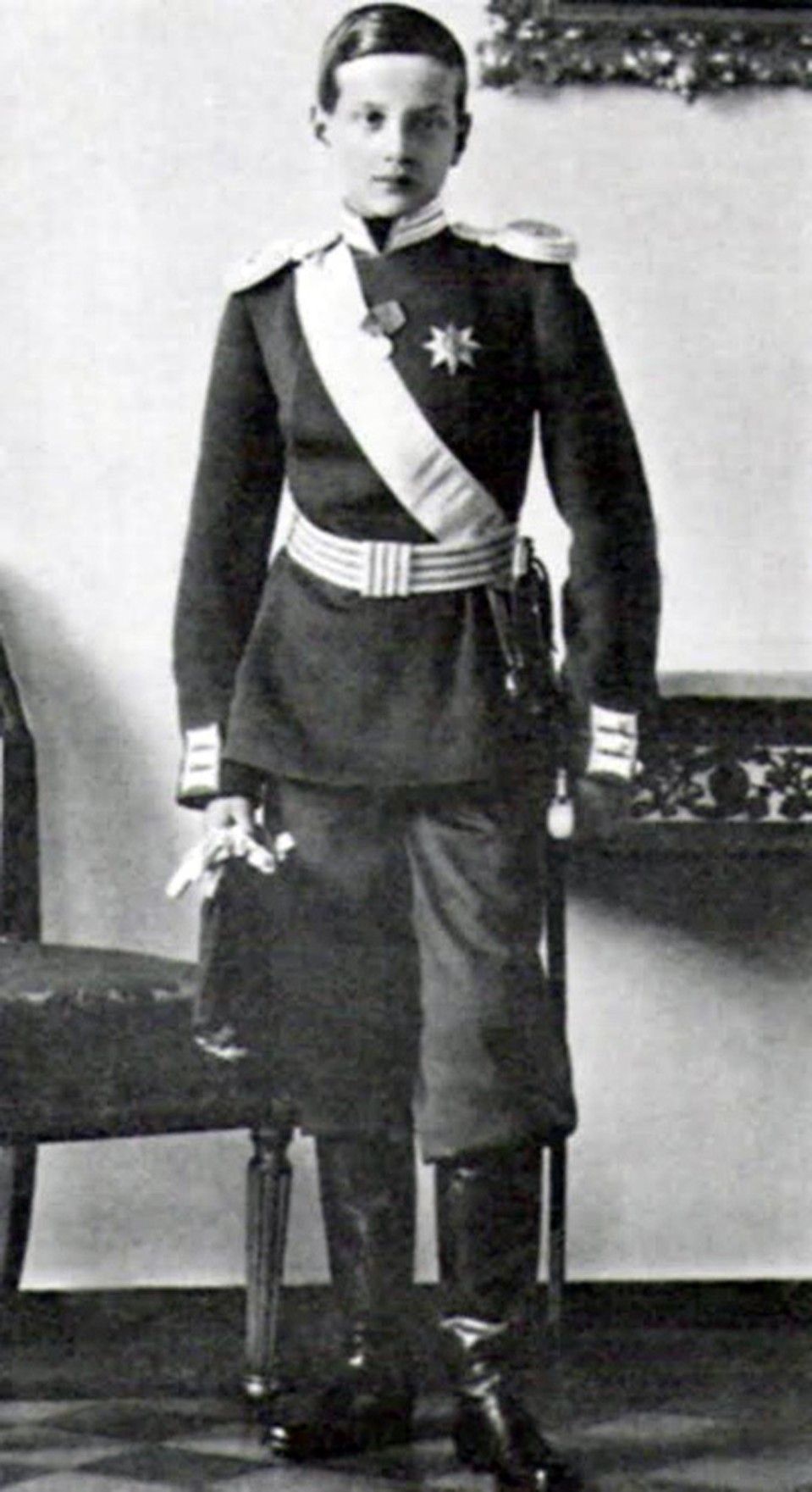 Великий князь Дмитрий Павлович, которого с 1905 года воспитывал Николай II. Фактически - приемный сын