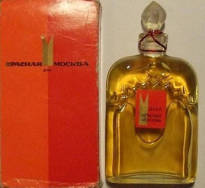 8 Марта по-советски: духи «Красная Москва», отрез на платье и мимоза