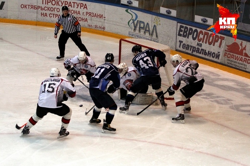 Счет 0:0. Рязань в атаке... Фото: Евгений БАРАНЦЕВ