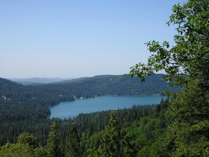 До визита НЛО воды в озере было больше.