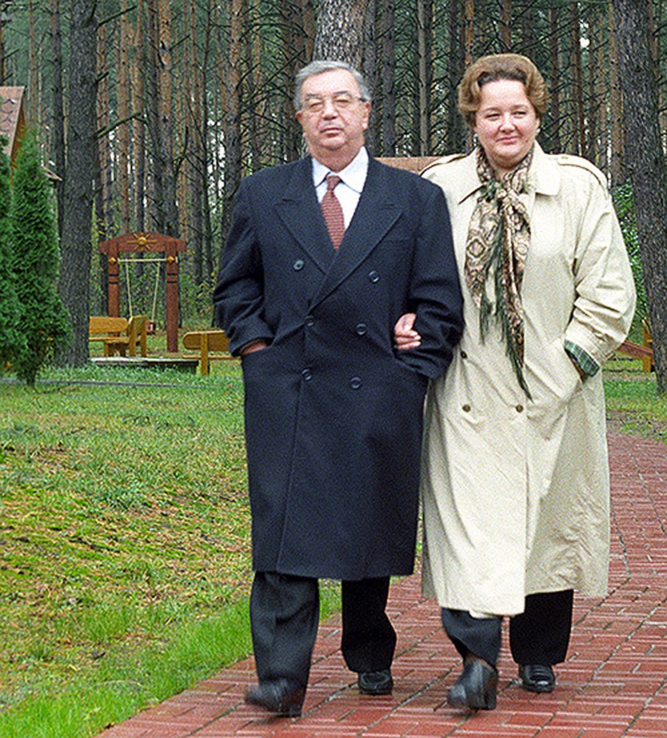 1998 год. Со второй женой Ириной. Они познакомились, когда Евгений Максимович отдыхал в Барвихе. Фото: ТАСС