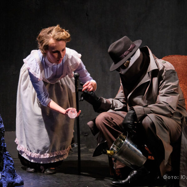 Спектакль «Деревянный мальчик и мясная женщина» в Театре Модерн