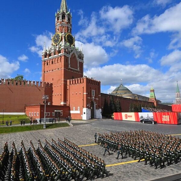 Парад военной техники и авиации 9 мая