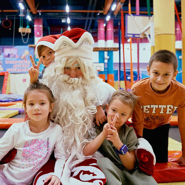 Новогодние праздники на батутной арене «НЕБО»: кибер-вечеринка, бумажное шоу и мастер-классы