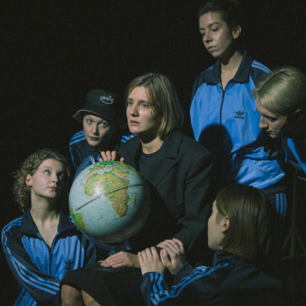 Спектакль «Расскажи мне про Гренландию» в Театре «Практика»