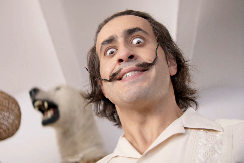 Рецензия на фильм «Даааааали!» (2024): сами с усами, или сюрреалист в чужом лабиринте