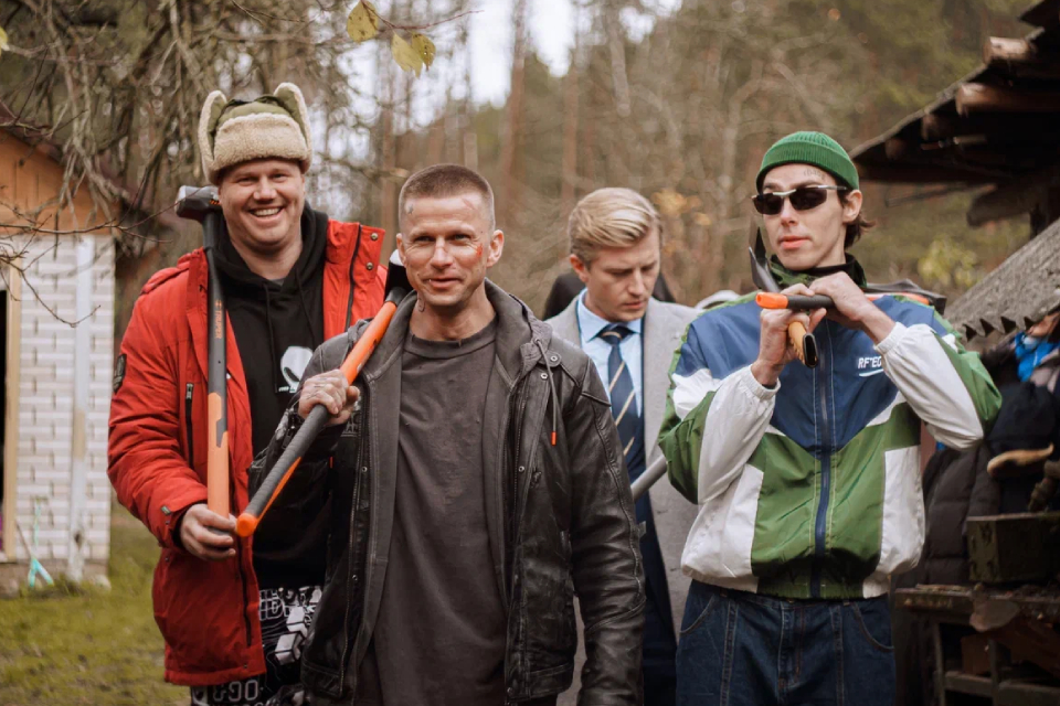 Рецензия на фильм «Бывший в помощь» (2024): чем хороша комедия с Романом Курцыным и Вячеславом Чепурченко