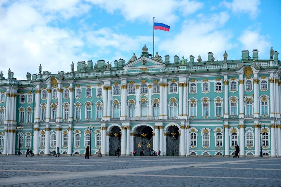 Концерт «В ритме лета» на Дворцовой площади 20 июня 2025: прямая онлайн-трансляция
